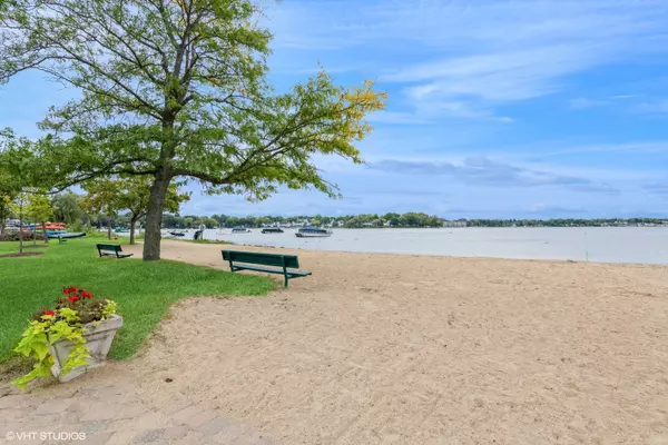 Wauconda, IL 60084,1001 Grant PL