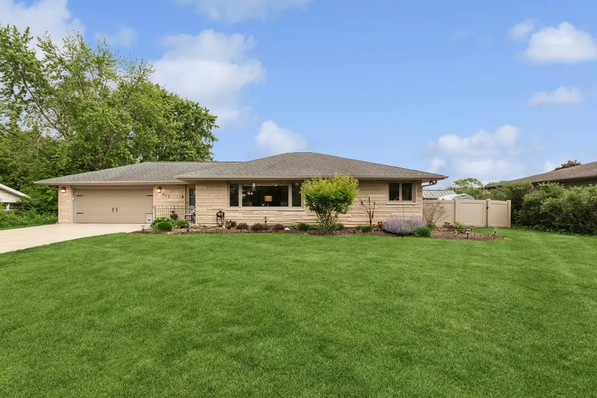 Joliet, IL 60435,912 Murphy DR