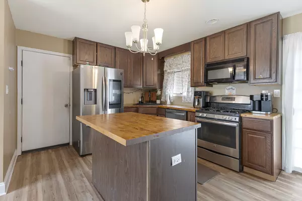 Mchenry, IL 60051,1417 N Edgewood LN