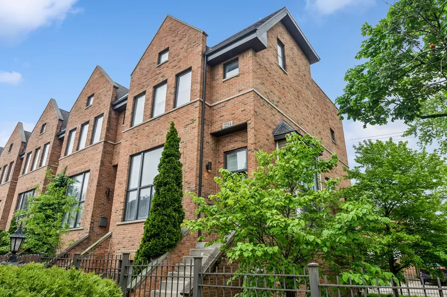 7223 N Hamilton AVE #A, Chicago, IL 60645