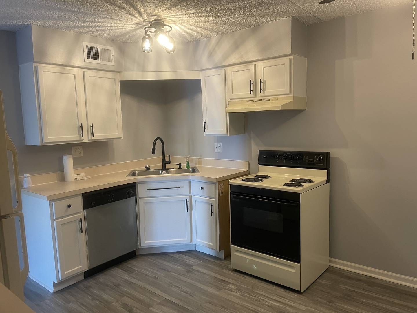 Joliet, IL 60435,1616 Richmond CIR #101