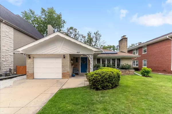 464 Northgate CT, Riverside, IL 60546