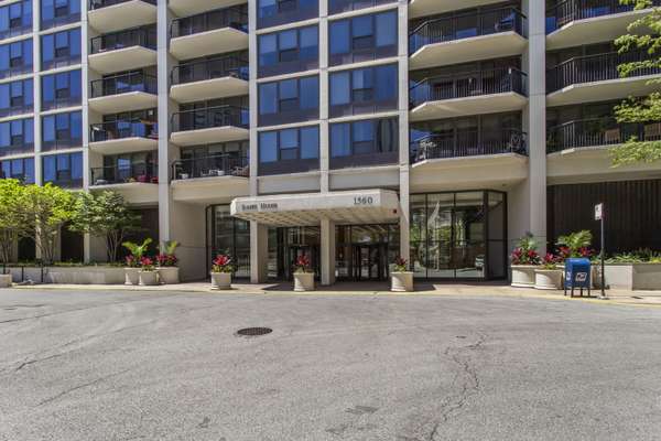 1560 N Sandburg TER #4011J, Chicago, IL 60610