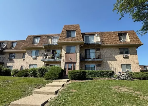 216 Shorewood DR #2C, Glendale Heights, IL 60139