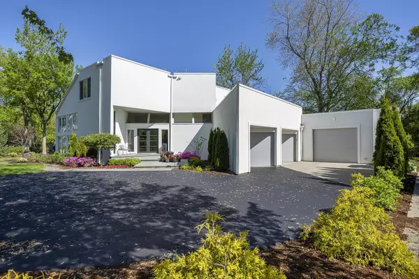 Highland Park, IL 60035,870 Woodbine RD