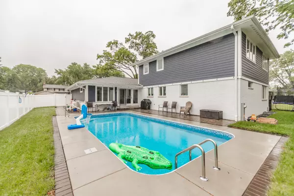 Western Springs, IL 60558,210 51st PL