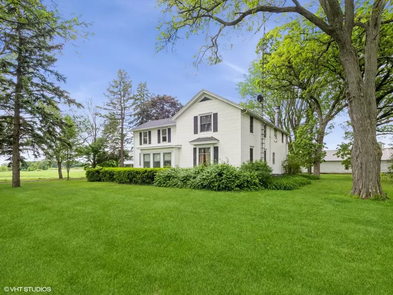 18528 Poplar Grove RD, Poplar Grove, IL 61065