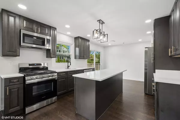 Buffalo Grove, IL 60089,1130 Bernard DR