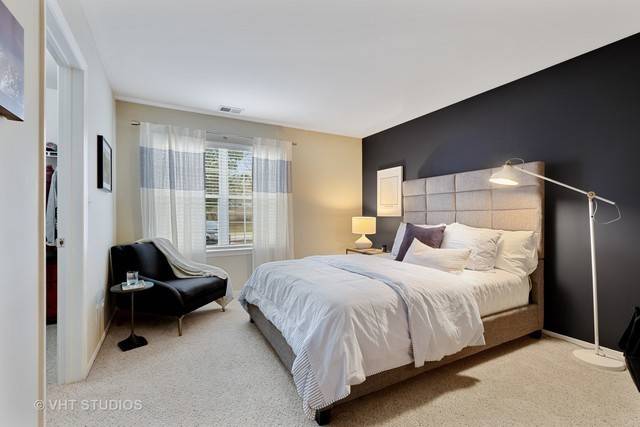Schaumburg, IL 60173,1691 E Green Briar DR #3832