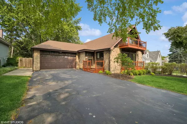 Palatine, IL 60074,734 S Warren AVE