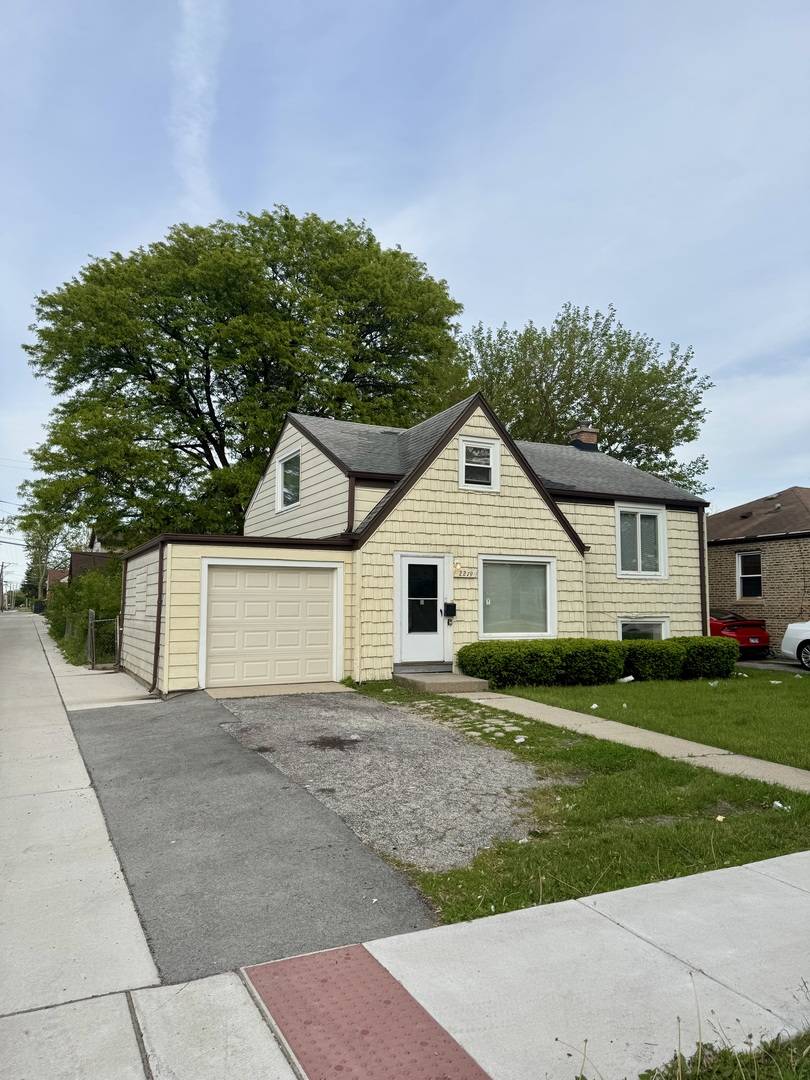 2219 S 13th AVE, Broadview, IL 60155