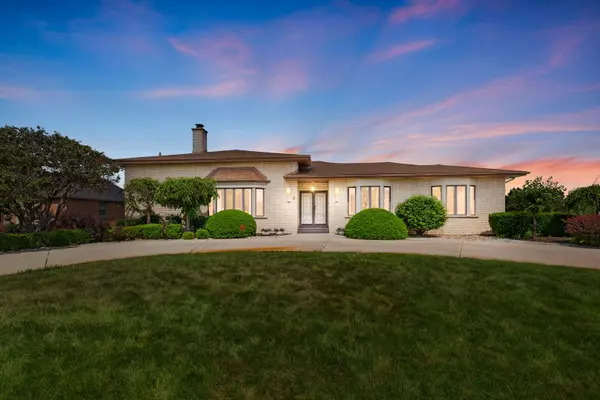 Oak Brook, IL 60523,2 Hamilton LN