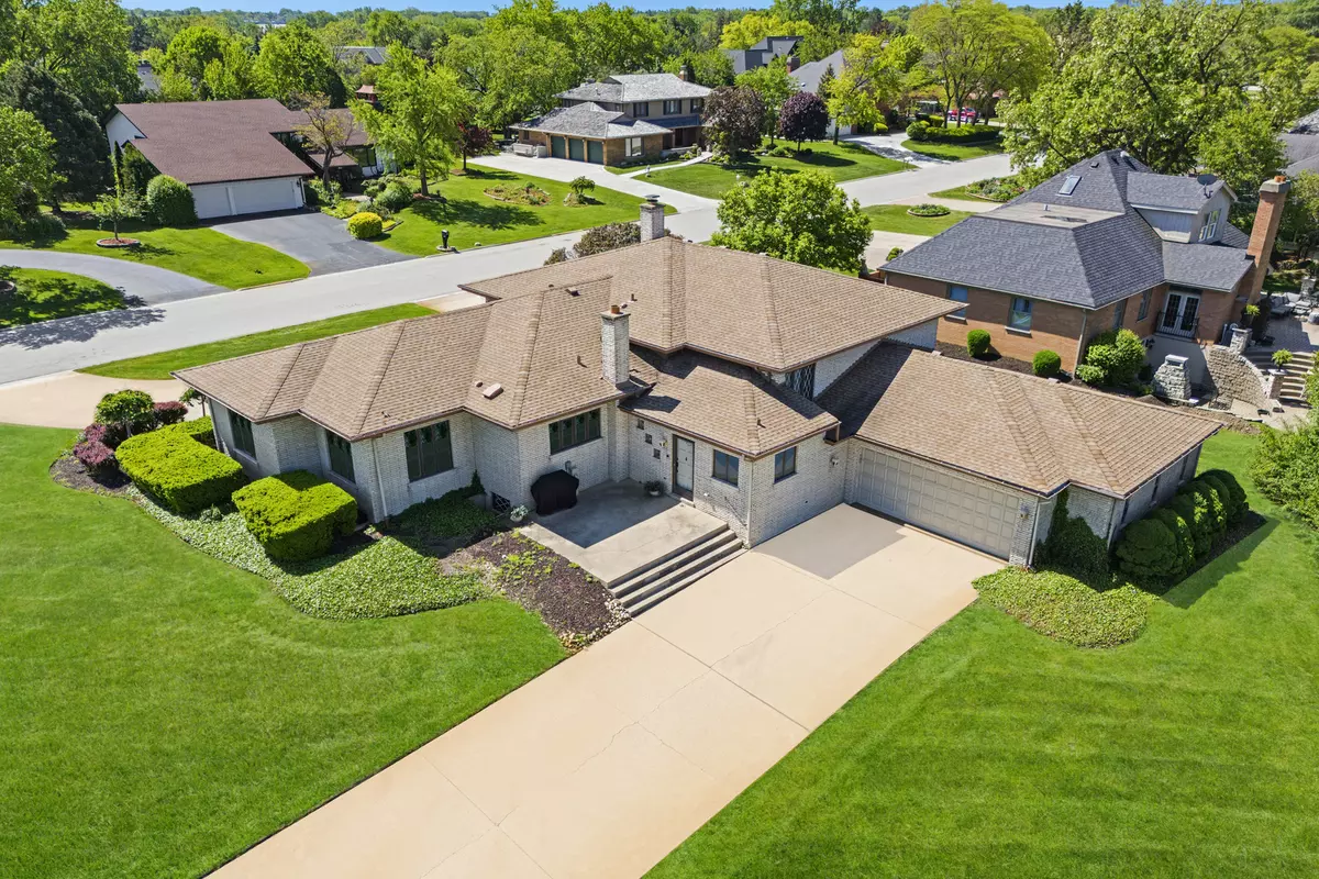 Oak Brook, IL 60523,2 Hamilton LN