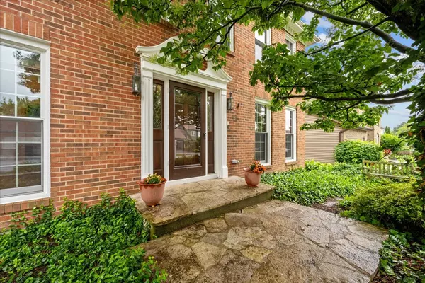 Naperville, IL 60563,560 Braemar AVE