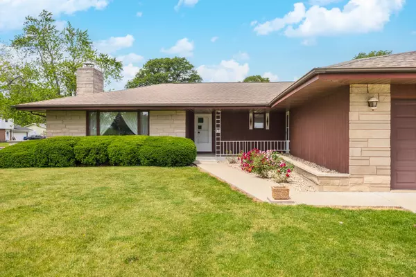 Chenoa, IL 61726,401 N 4TH AVE