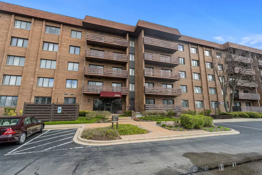 2000 Chestnut AVE #507, Glenview, IL 60025