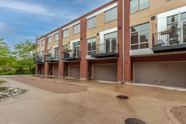 Chicago, IL 60618,2823 N OAKLEY AVE #K