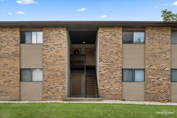 391 S Collins ST #B, South Elgin, IL 60177