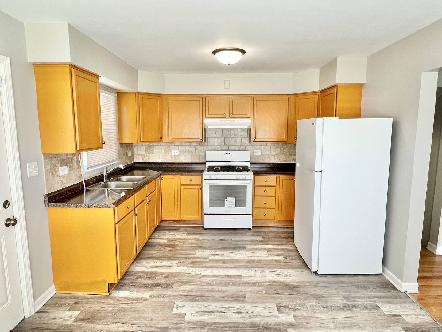 Lansing, IL 60438,17415 BURNHAM AVE