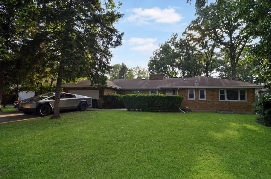 6840 N LINCOLNWOOD DR, Lincolnwood, IL 60712