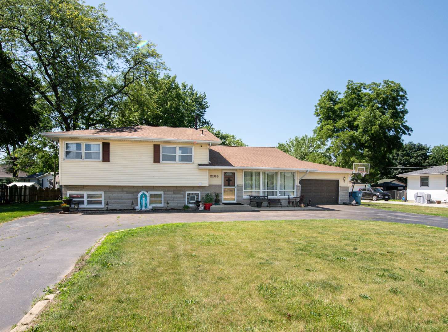 2105 Caton Farm RD, Crest Hill, IL 60403