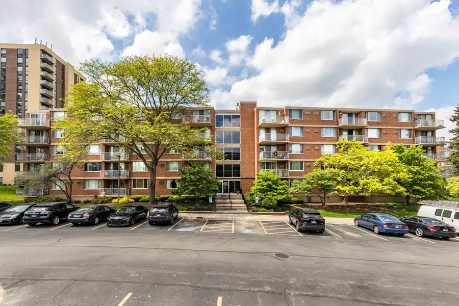 2222 S Stewart AVE #4K, Lombard, IL 60148