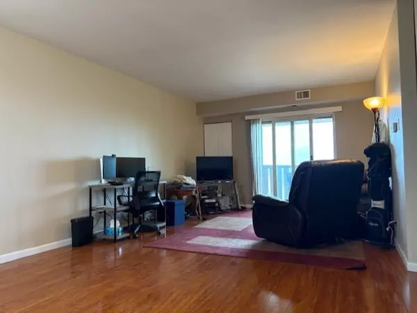 Elk Grove Village, IL 60007,700 Perrie DR #416