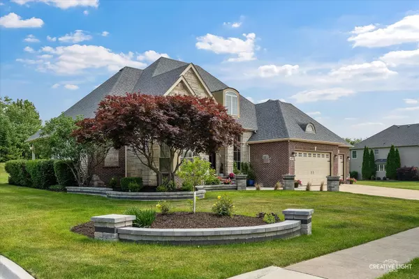 Shorewood, IL 60404,800 Diamond Head DR E