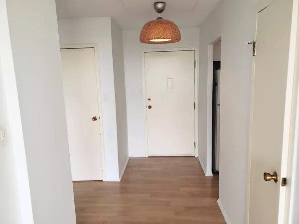 Oak Brook, IL 60523,40 N TOWER RD #5B