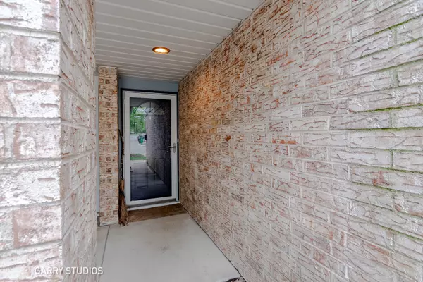 Bloomingdale, IL 60108,205 LAKESHORE LN