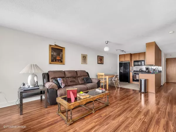Skokie, IL 60077,9715 Woods DR #1104