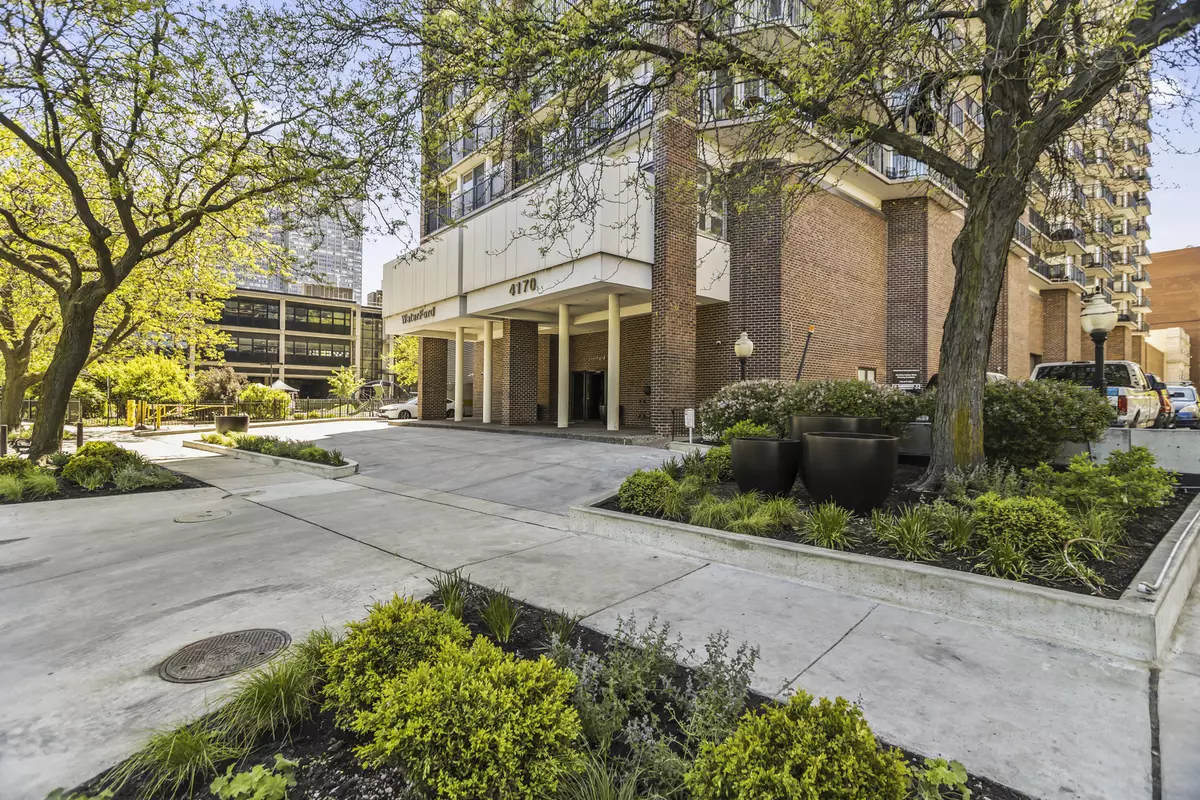 Chicago, IL 60613,4170 N Marine DR #5L