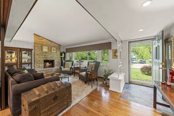 Glen Ellyn, IL 60137,22w300 Arbor LN