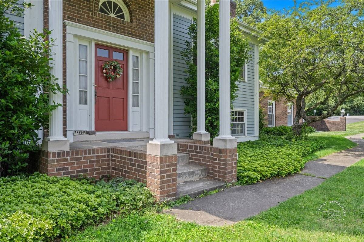 St. Charles, IL 60175,38W691 W Mary LN