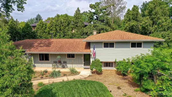 8132 Fairmount AVE, Downers Grove, IL 60516