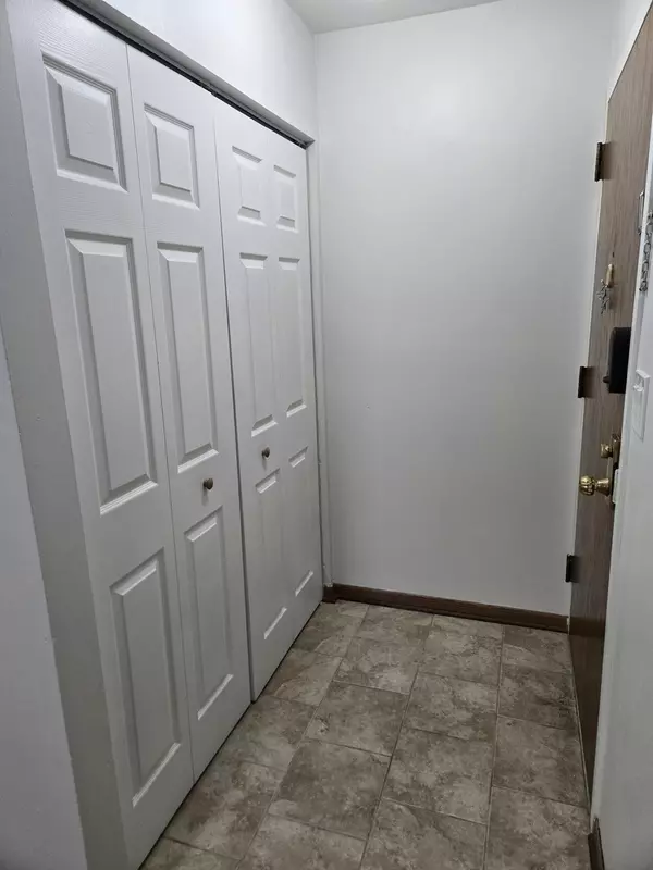 Downers Grove, IL 60516,460 74th ST #102