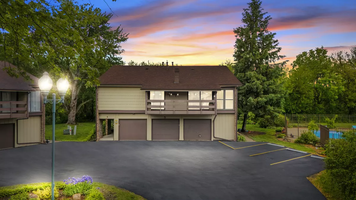 Palos Hills, IL 60465,5 Cobblestone CT #C
