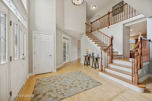 Algonquin, IL 60102,651 Clover DR