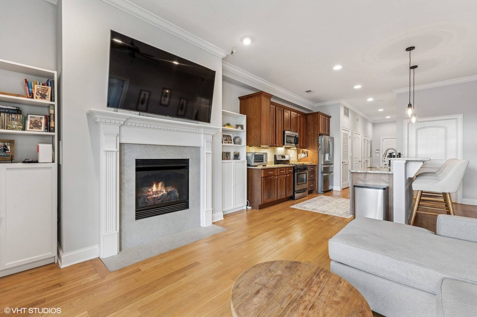 Chicago, IL 60618,4141 N Kedzie AVE #204