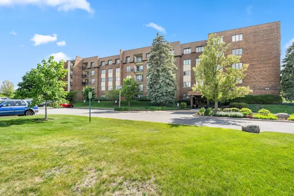 Glen Ellyn, IL 60137,453 Raintree DR #2E
