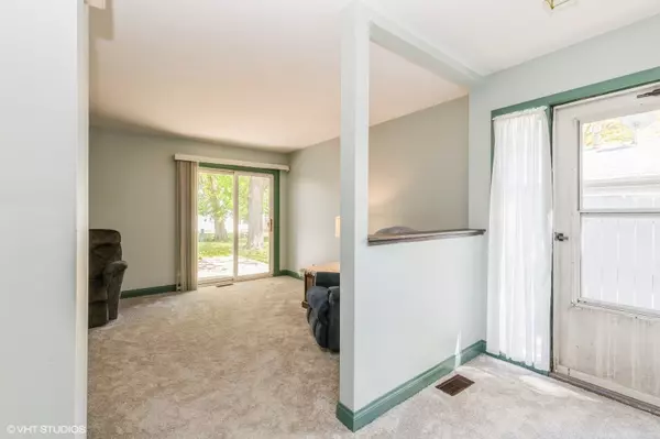 Woodstock, IL 60098,1214 Thomas DR