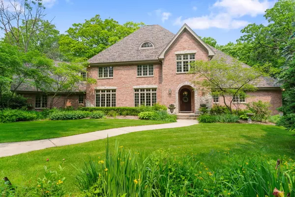 38W250 Burr Road LN, St. Charles, IL 60175