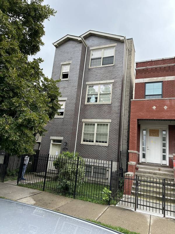 4139 W Gladys AVE, Chicago, IL 60624