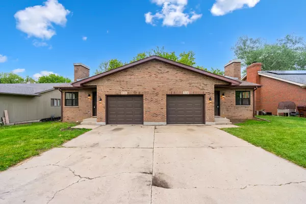 Woodstock, IL 60098,914 Pleasant ST