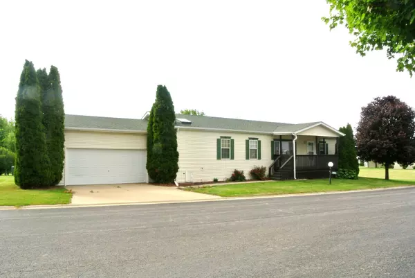 894 Meadowlark CIR, Sandwich, IL 60548