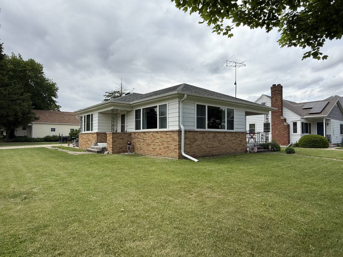 Forreston, IL 61030,612 S 1st AVE
