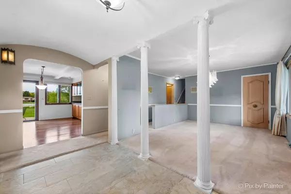 South Barrington, IL 60010,5 Canterbury CT