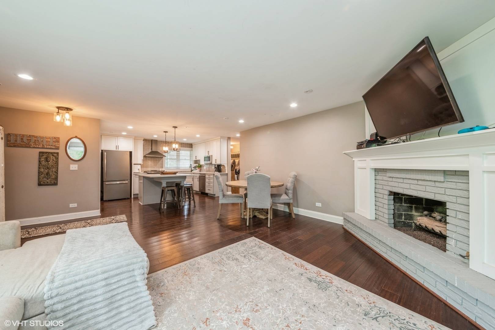 Glen Ellyn, IL 60137,1715 Chesterfield AVE