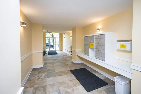 Chicago, IL 60616,207 E 31st ST #2B