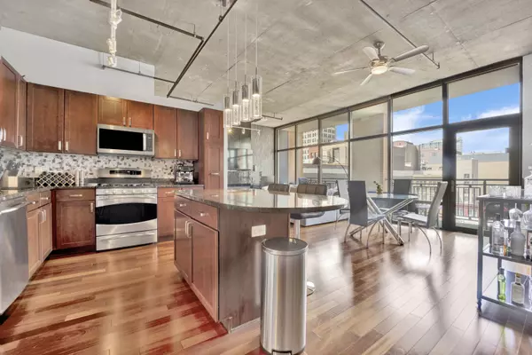 Chicago, IL 60605,520 S State ST #1211